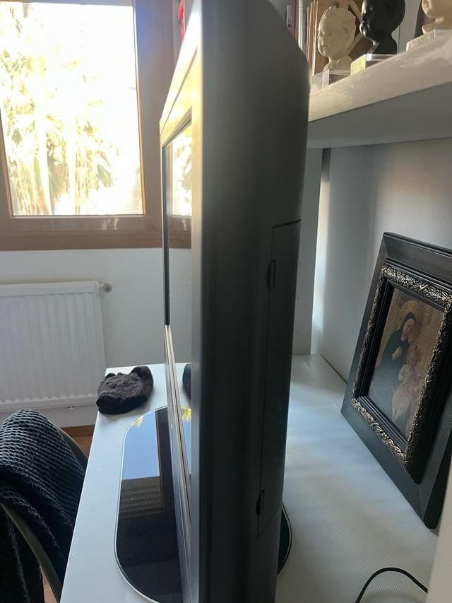 Televisión Loewe Negra