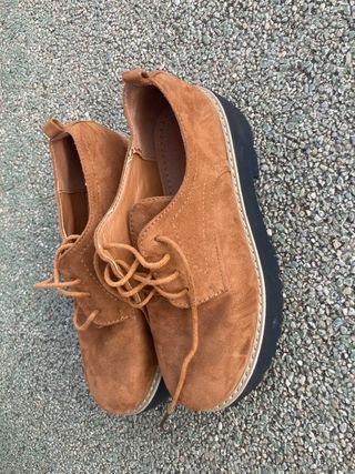 Zapatos de ante marrones