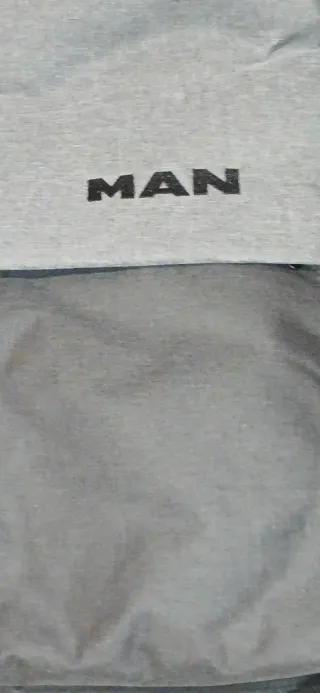 Mochila MAN gris y negra