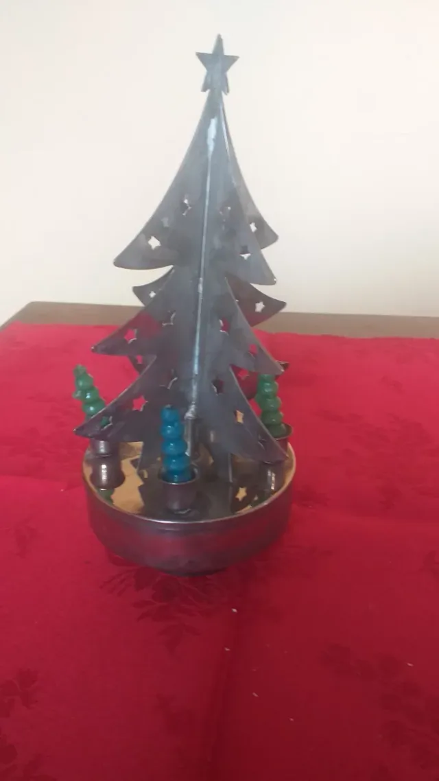 Árvore musical decorativa com 4 velas e gira