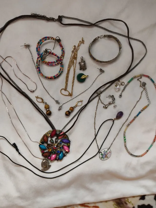 Lote de bijuterias variadas