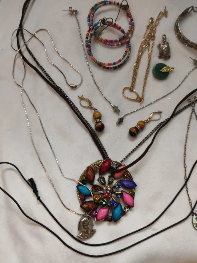 Lote de bijuterias variadas