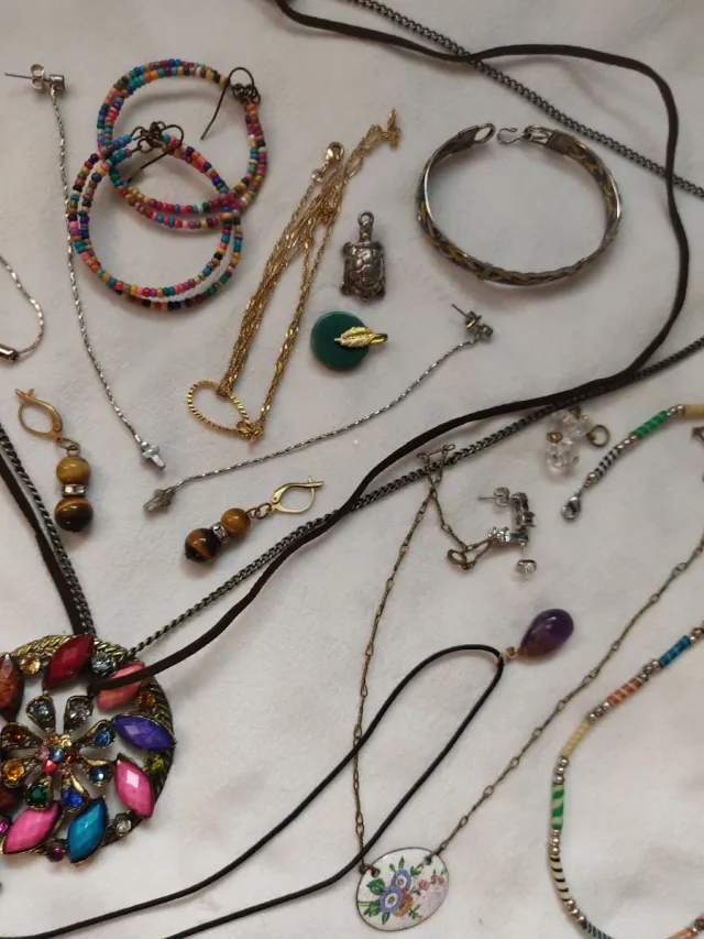 Lote de bijuterias variadas