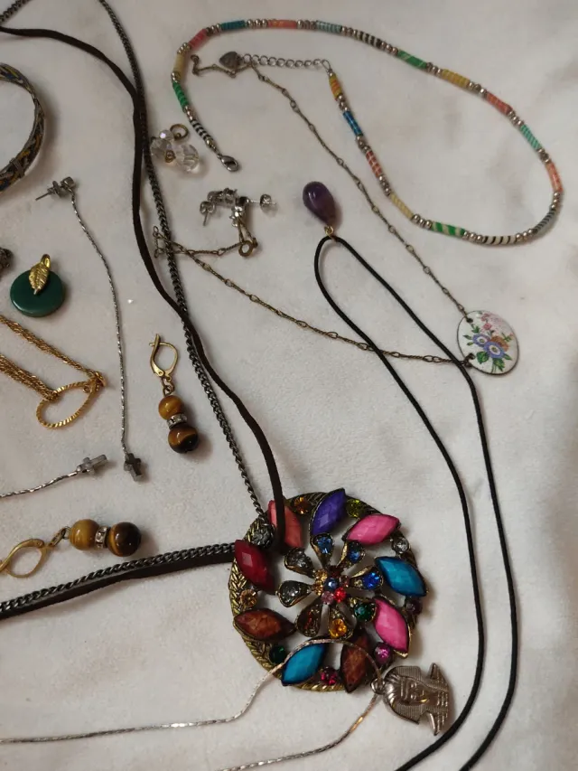 Lote de bijuterias variadas