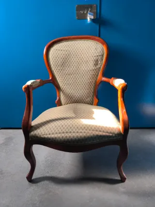 Preciosa Butaca Estilo Luis XV