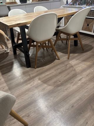 Tavolo da pranzo in legno con gambe in acciaio e 4 sedie