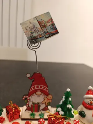 Portafoto Natalizio Gnomo con Alberi e Pupazzi