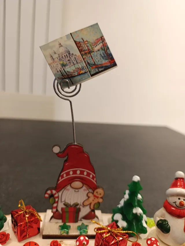 Portafoto Natalizio Gnomo con Alberi e Pupazzi