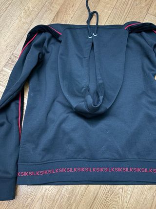 Sudadera SikSilk Negra con Detalles Rojos