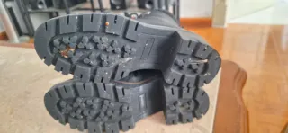 Botas de couro pretas com atacadores