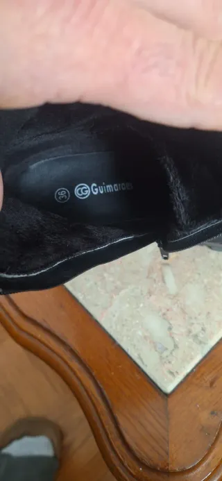 Botas de couro pretas com atacadores