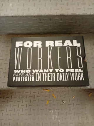 Zapatos de seguridad negros y verdes