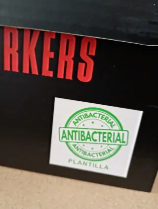 Zapatos de seguridad negros y verdes