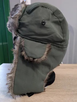 Gorro de nieve verde militar con orejeras