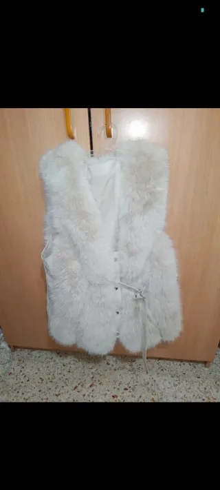 Abrigo pelo sintético elegante