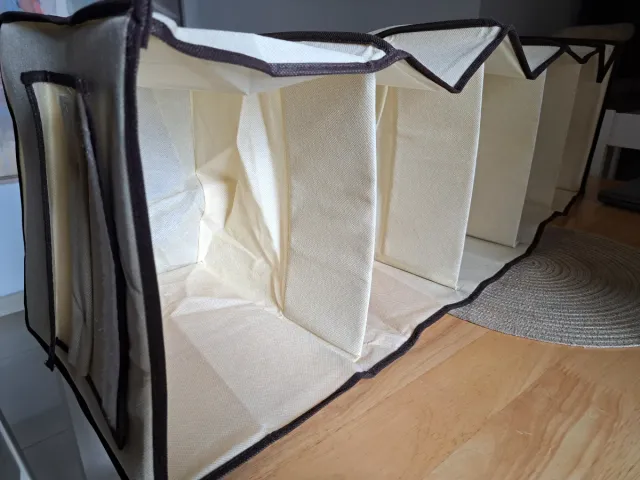 Organizadores de tela beige y marrón