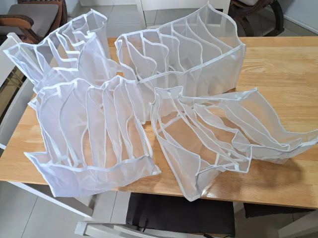 Organizadores de tela beige y marrón