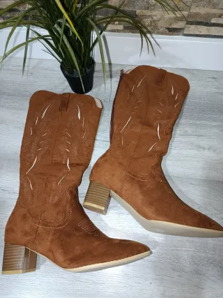 Botas cowboy marrones talla 41 sin estrenar