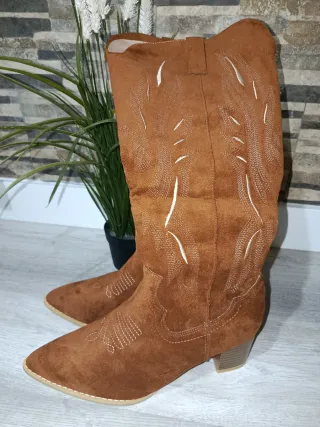 Botas cowboy marrones talla 41 sin estrenar