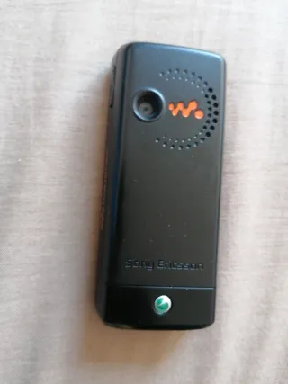 Telefono mobile Sony Ericsson nero e arancione