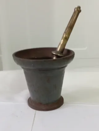 Almirez de hierro grande