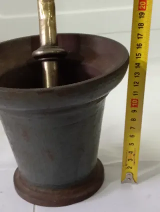 Almirez de hierro grande