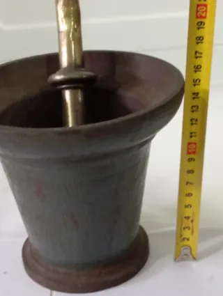 Almirez de hierro grande