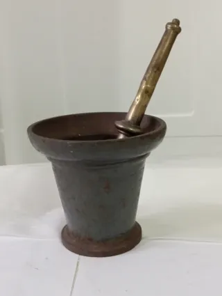 Almirez de hierro grande