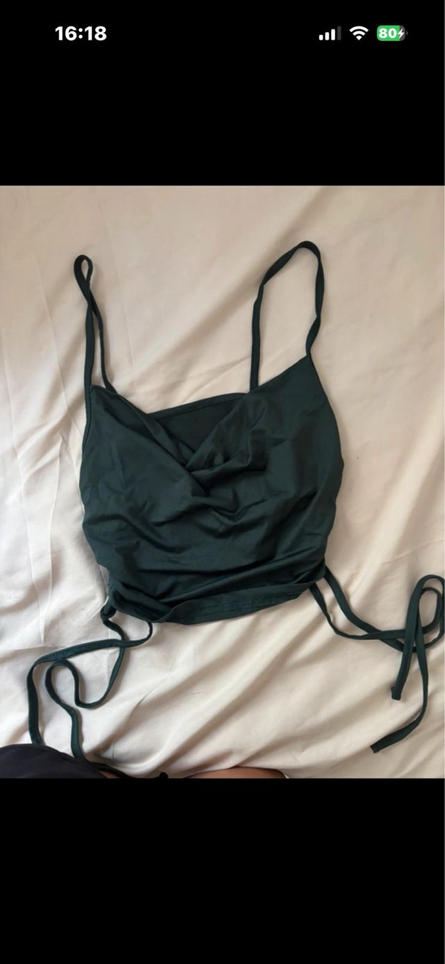 Top de tirantes verde con cordones