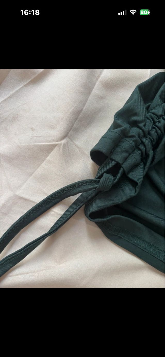 Top de tirantes verde con cordones