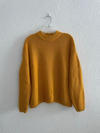 Jersey de punto mostaza oversize