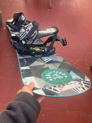 Tabla Snowboard Burton Clash 1.52 + Fijaciones Bur