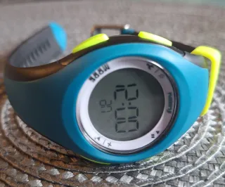 Reloj niño kalemji. azul, negro y amarillo