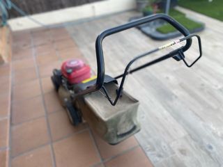 Cortacésped IZY con motor gasolina Honda OHC