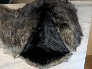 Gorro de nieve crema con orejeras