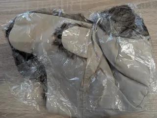 Gorro de nieve crema con orejeras