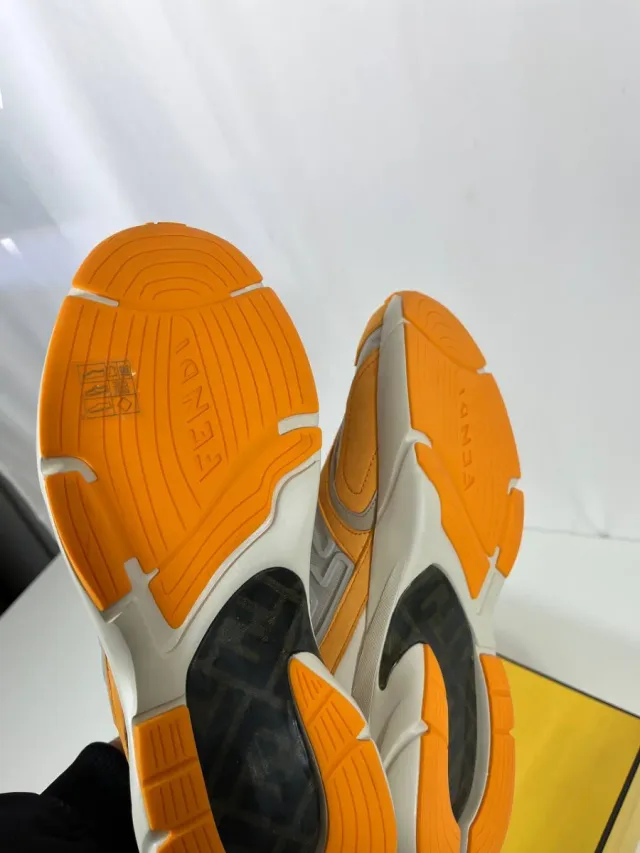 Zapatillas Fendi Naranja y Gris