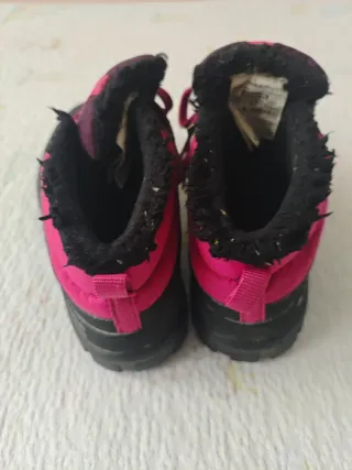 Botas de montaña niña moradas. Decathlon.