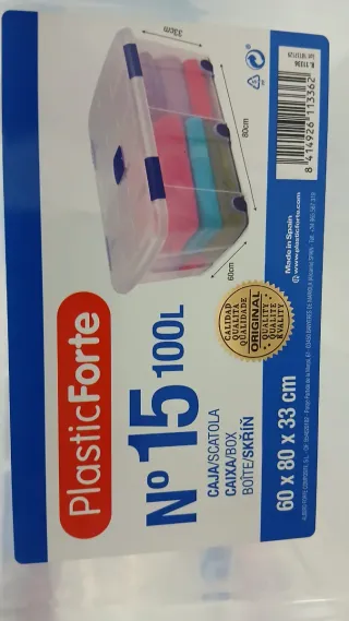 Caja de plástico transparente con tapas azules