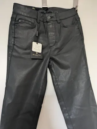 Pantalón Massimo Dutti efecto piel negro