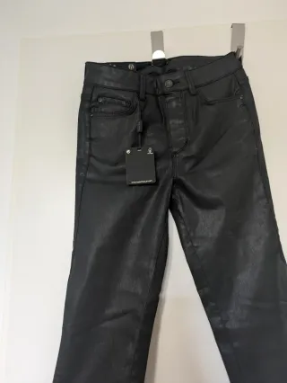 Pantalón Massimo Dutti efecto piel negro