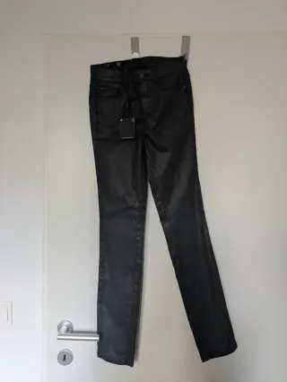 Pantalón Massimo Dutti efecto piel negro