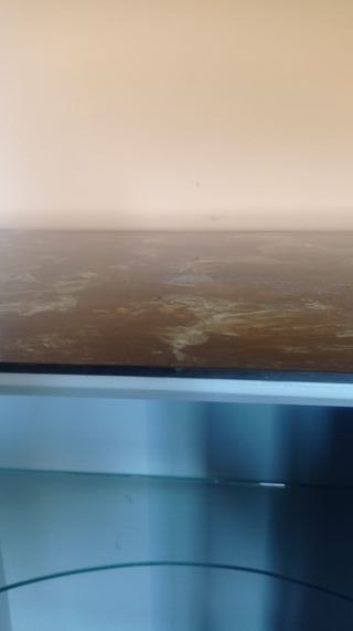 Vetrina mobile blu con ante in vetro