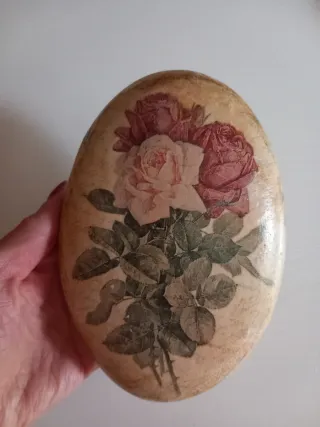 Quadretto in gesso decorato con rose