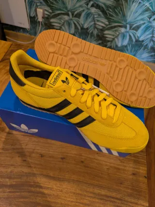 Zapatillas Adidas Amarillas y Negras