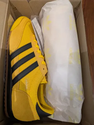 Zapatillas Adidas Amarillas y Negras