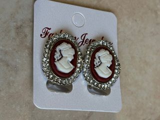Orecchini clip cammeo con strass