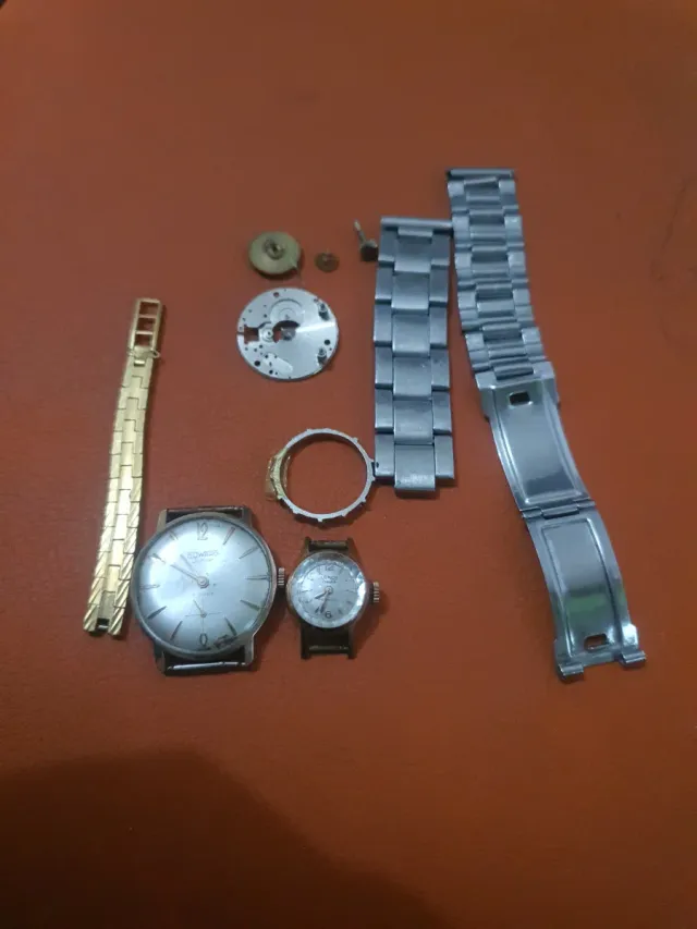 Lotto di orologi e ricambi