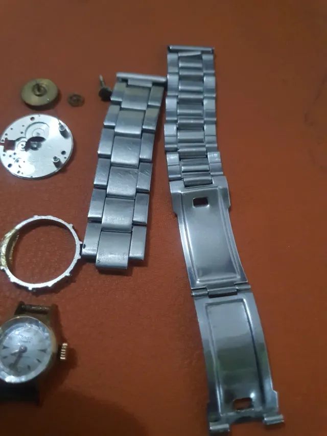 Lotto di orologi e ricambi