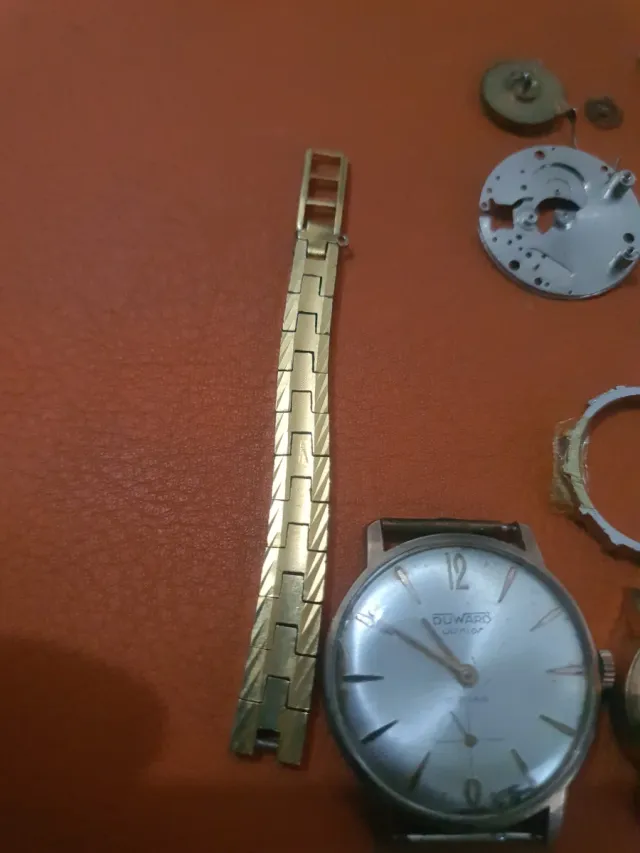 Lotto di orologi e ricambi